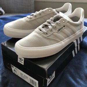 Adidas skateboard shoe light gray